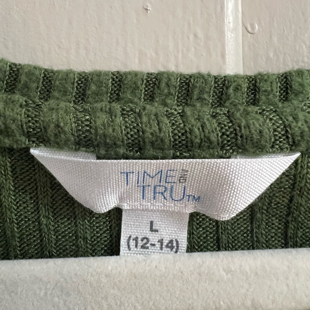 Large Green Sweater - Picture 2 of 3